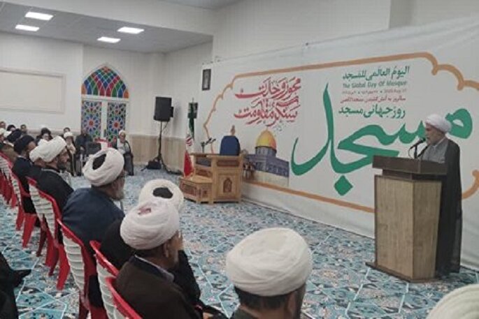 حضور فعال علماء رمز آبادانی مساجد و تربیت جامعه اسلامی است