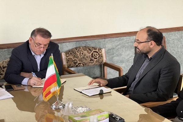 عباس شیرمحمدی، مدیرکل دفتر هماهنگی امور اقتصادی استانداری قم و سعید عظیمی رئیس سازمان تعاونی روستایی، اتحادیه‌ها و تشکل‌های بخش خصوصی کشاورزی استان قم