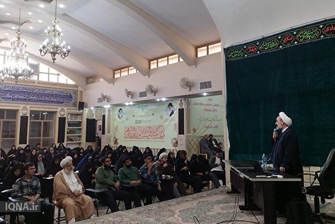 برگزاری دوره «تصویرسازی مفهومی آیات قرآنی با هوش مصنوعی» در یزد + عکس