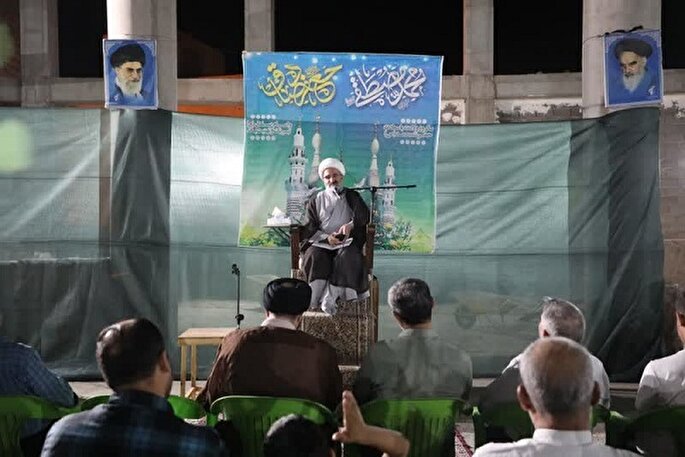 حضرت محمد (ص) حلقه وصل عرش خدا به تمام خلایق است