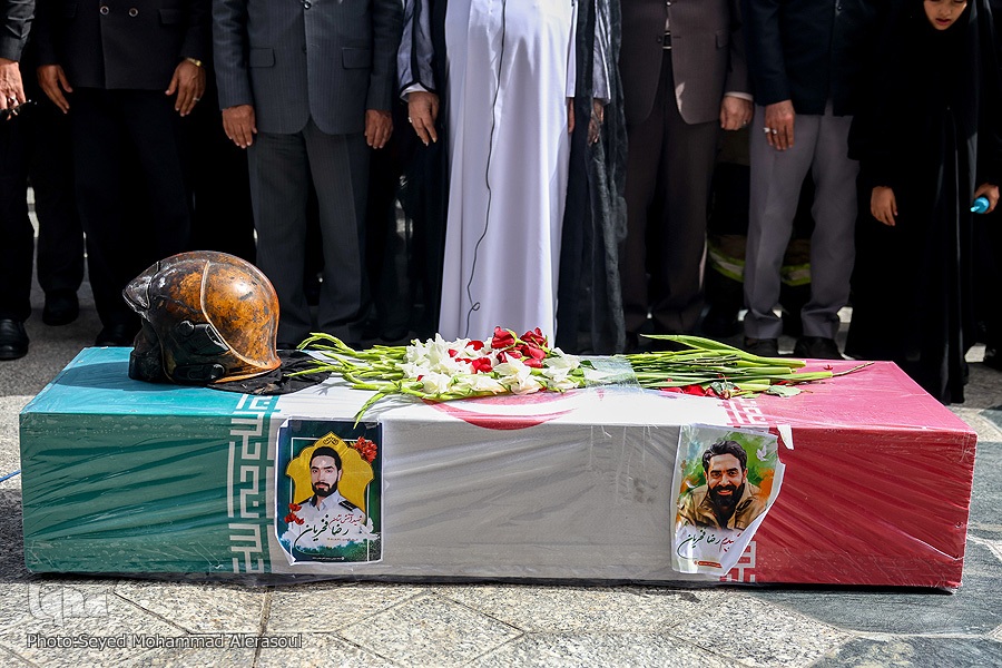 تشییع پیکر شهید آتش‌نشان رضا فخریان در مشهد