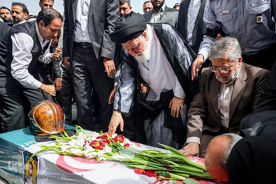تشییع پیکر شهید آتش‌نشان رضا فخریان در مشهد