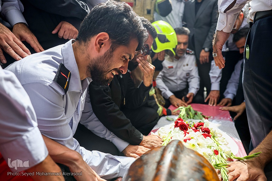 تشییع پیکر شهید آتش‌نشان رضا فخریان در مشهد