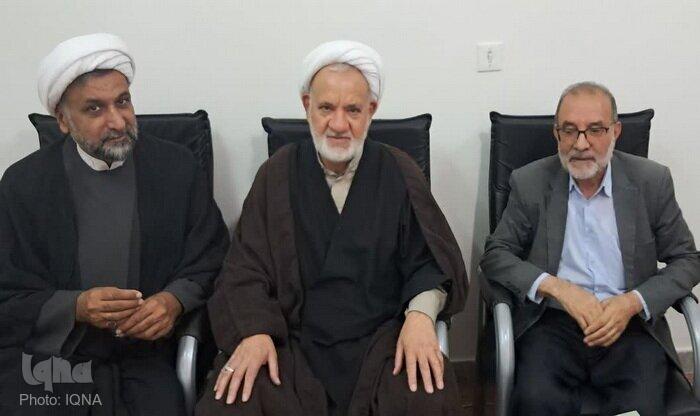 عیادت نمایندگان رئیس هیئت امنای جامعه المصطفی از استاد پیشکسوت المصطفی