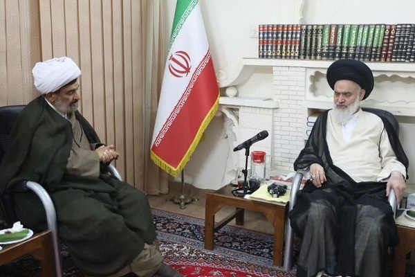 حجت‌الاسلام‌ والمسلمین عباس اسکندری، مدیرکل اوقاف و امور خیریه استان قم و آیت‌الله سیدهاشم حسینی‌بوشهری، رئیس جامعه مدرسین حوزه علمیه قم