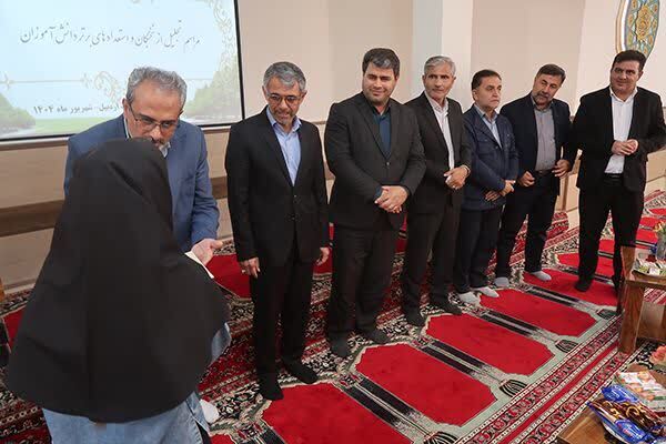 اهدای ۶ هزار بسته تحصیلی به دانش‌آموزان نیازمند اردبیلی