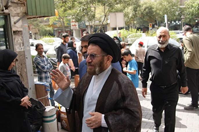 امام جمعه خرم‎‌آباد با خانواده شهدای جنگ ۱۲روزه لرستان دیدار کرد + عکس