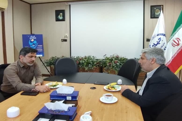 حامد علی اکبرزاده، رئیس سازمان ترویج مطالعه و نشر جهاددانشگاهی و سیدرضا طباطبایی‌قمی، سرپرست جهاددانشگاهی واحد قم