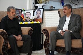دیدار استاندار لرستان با خانواده شهید «رضا رضایی» در کوهدشت + عکس