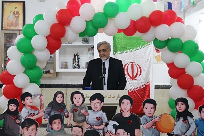 نقش معلمان در پرورش نسل جدید بسیار مؤثر است