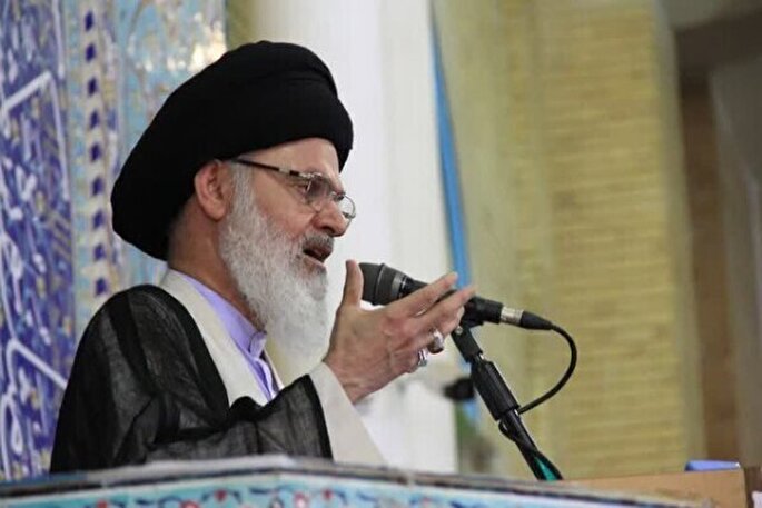 حمایت از دولت با نقد منصفانه مسئولیت همگانی است