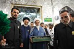 عکس | آیین سنتی تعویض پرچم و پوش آستان قدس رضوی