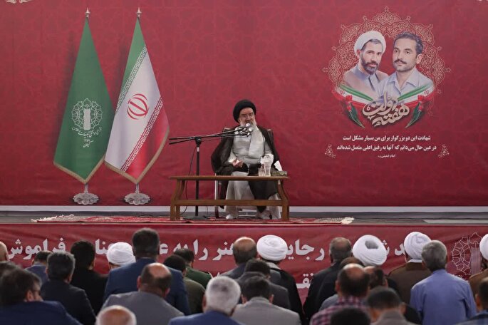 ولایتمداری و بصیرت کلید عبور از فتنه‌هاست