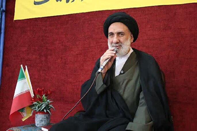 دانش‌آموزان علم توام با ادب را فرا گیرند