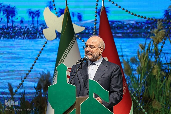 شهدا وجدان بیدار جامعه‌اند