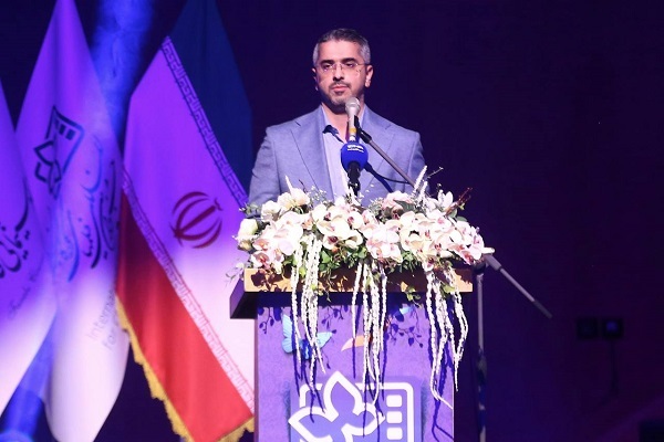 افتتاحیه باشکوه ۲۵۰۰ نفری جشنواره فیلم‌های کودکان و نوجوانان در اصفهان/ تجلی رویاهای کودکان بر پرده سینما