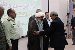 خانواده‌های شهدا مایه افتخار کشور هستند