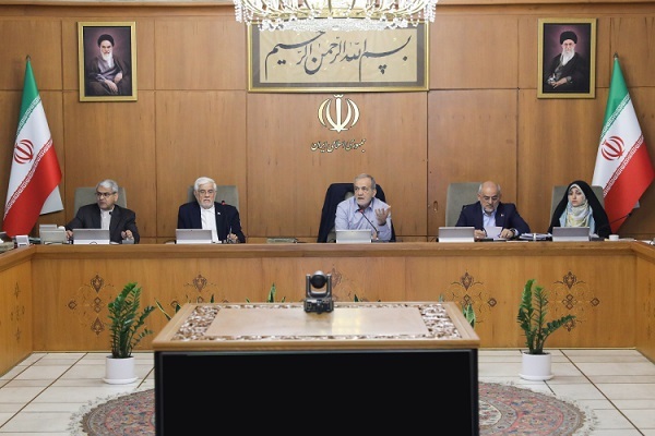 هیچ موضوعی نباید بر معیشت مردم تقدم و ترجیح یابد