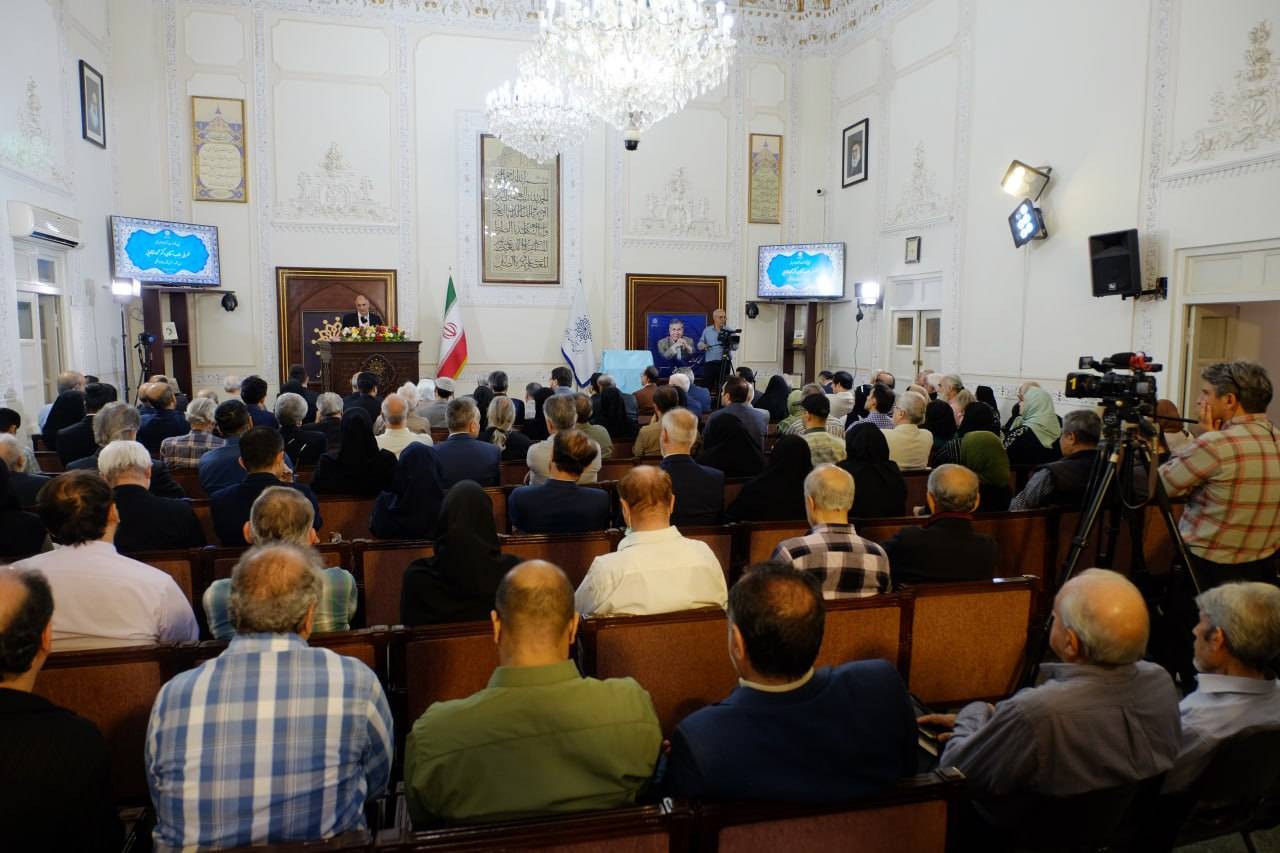 از پژوهش در سایه فردوسی تا ترجمه تفسیرگونه قرآن در آثار محمدجعفر یاحقی از پژوهش در سایه فردوسی تا ترجمه تفسیرگونه قرآن در آثار محمدجعفر یاحقی