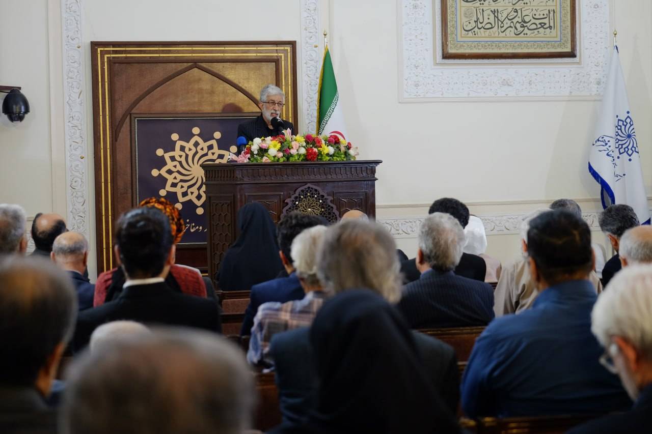 از پژوهش در سایه فردوسی تا ترجمه تفسیرگونه قرآن در آثار محمدجعفر یاحقی از پژوهش در سایه فردوسی تا ترجمه تفسیرگونه قرآن در آثار محمدجعفر یاحقی