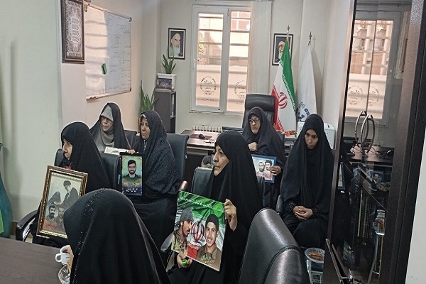نشست «نیمه پنهان مقاومت؛ بررسی نقش زنان در دفاع مقدس»