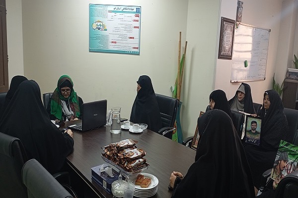 نشست «نیمه پنهان مقاومت؛ بررسی نقش زنان در دفاع مقدس»