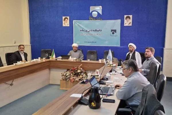 نشست علمی میز سواد رسانهای در دانشکده دین و رسانه نشست علمی میز سواد رسانهای در دانشکده دین و رسانه