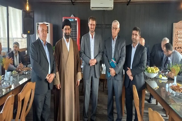 تجلیل از خیران محمودآباد با حضور مدیرکل کمیته امداد مازندران تجلیل از خیران محمودآباد با حضور مدیرکل کمیته امداد مازندران