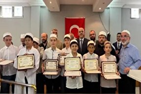 جشن باشکوه تجلیل از 53 حافظ کل قرآن در استانبول