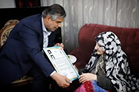 استاندار مرکزی با خانواده شهیدان حبیب و محمد صفری دیدار کرد