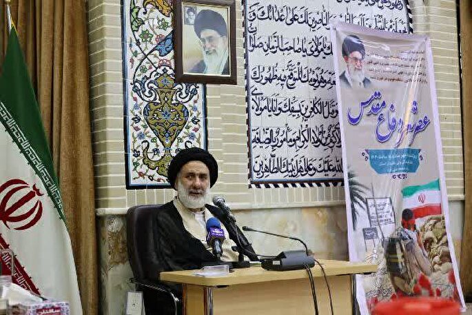 «عصر شعر دفاع مقدس» در شهرکرد برگزار شد