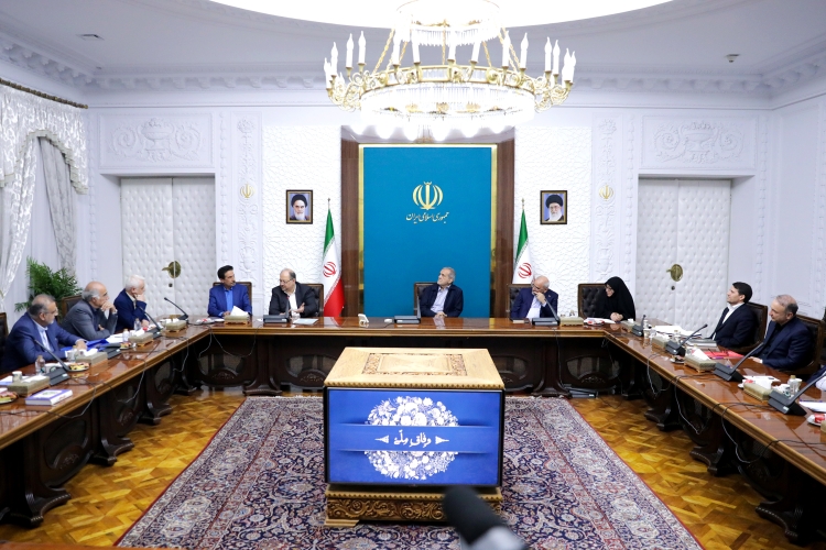 پزشکیان در نشستی با اعضای انجمن صنفی کارفرمایی صنعت پتروشیمی ایران پزشکیان در نشستی با اعضای انجمن صنفی کارفرمایی صنعت پتروشیمی ایران