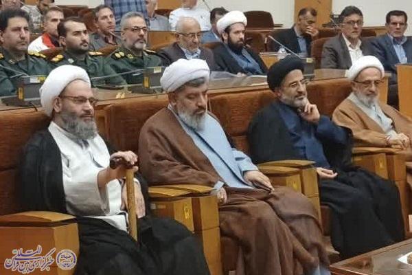 نماز جمعه، محور وحدت و تقویت سرمایه اجتماعی نماز جمعه، محور وحدت و تقویت سرمایه اجتماعی