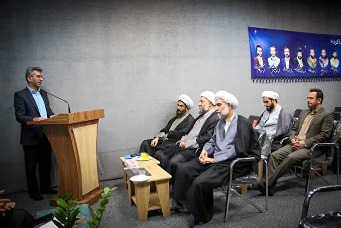 اقامه نماز اول وقت در مدارس سمنان