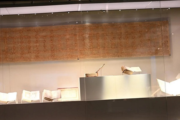 نمایش نسخههای خطی قرآنی در خانه هنرهای اسلامی جده نمایش نسخههای خطی قرآنی در خانه هنرهای اسلامی جده