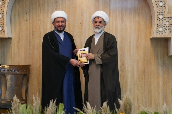 میزبانی از هیات قرآنی لبنانی در حرم مطهر امامین عسکریین + عکس میزبانی از هیات قرآنی لبنانی در حرم مطهر امامین عسکریین + عکس