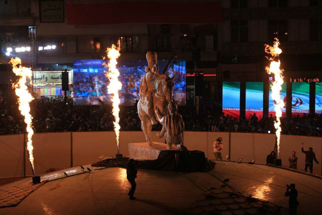 مجسمه «زانو‌ زنندگان مقابل ایران» رونمایی شد