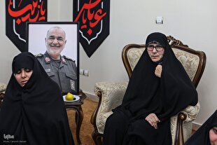 محفل قرآنی بانوان در منزل شهید سردار سلامی + عکس