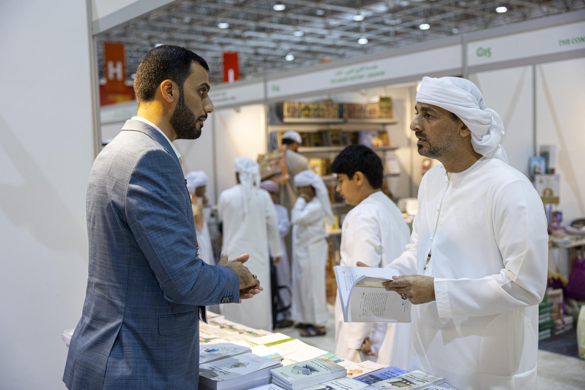 عرضه آثار قرآنی آستان مقدس عباسی در نمایشگاه بین‌المللی کتاب شارجه