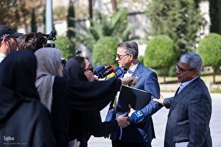 هدف دولت از حذف دستگاه‌های غیر ضرور تعدیل نیرو نیست