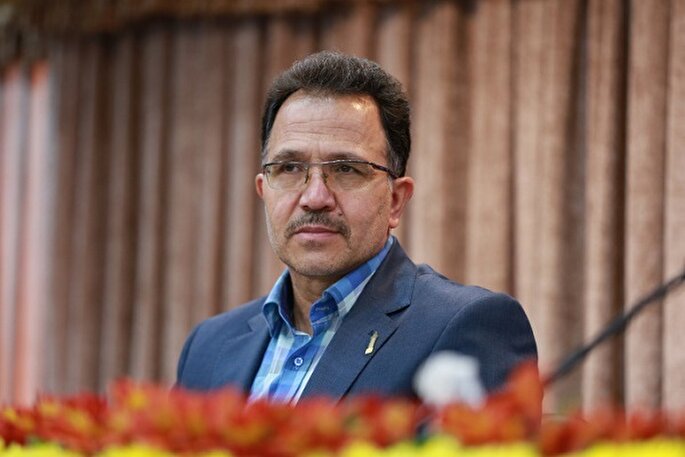 روح جامعه علمی را با فرهنگ ایثار تغذیه کنیم