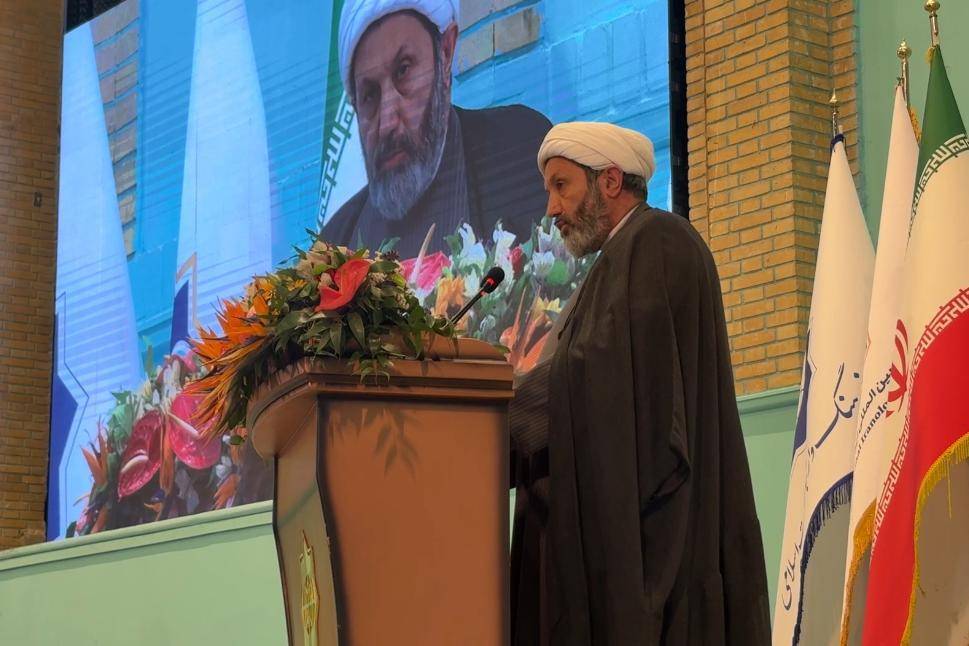 تأکید بر تداوم فرهنگی و تمدنی ایران قبل و بعد از اسلام تأکید بر تداوم فرهنگی و تمدنی ایران قبل و بعد از اسلام