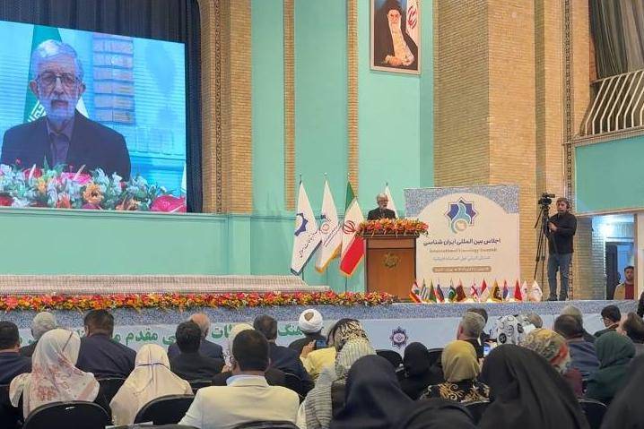 تأکید بر تداوم فرهنگی و تمدنی ایران قبل و بعد از اسلام تأکید بر تداوم فرهنگی و تمدنی ایران قبل و بعد از اسلام