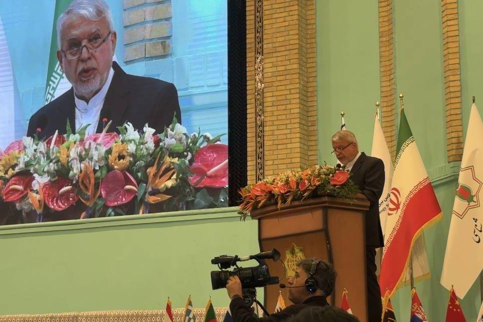 تأکید بر تداوم فرهنگی و تمدنی ایران قبل و بعد از اسلام تأکید بر تداوم فرهنگی و تمدنی ایران قبل و بعد از اسلام