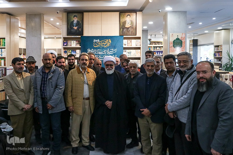 روایت زندگی شهدا و بزرگان، ابزار تربیت و ترویج فرهنگ کتابخوانی است