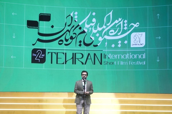 در حال تکمیل / برگهای زرین به دست برگزیدگان رسید در حال تکمیل / برگهای زرین به دست برگزیدگان رسید