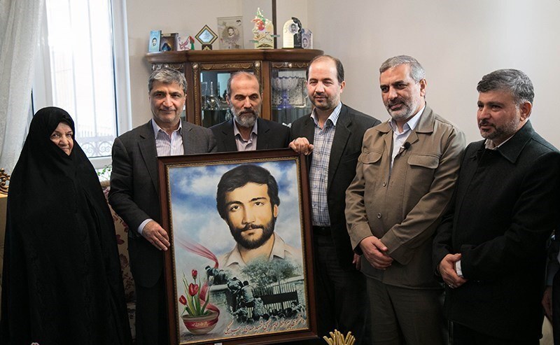 مادر شهید قرآنی «مهدی رجببیگی» به فرزند شهیدش پیوست مادر شهید قرآنی «مهدی رجببیگی» به فرزند شهیدش پیوست