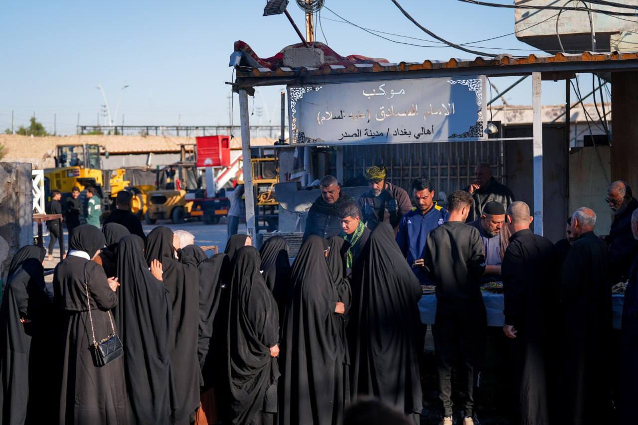 رهسپار شدن زائران به سمت حرم عسکریین در آستانه سالروز شهادت حضرت فاطمه (س)