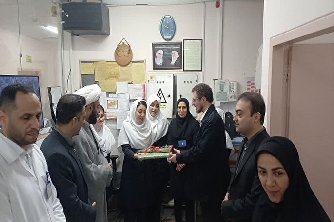 مدیرکل کمیته امداد مازندران با پرستاران بیمارستان زارع ساری دیدار کرد