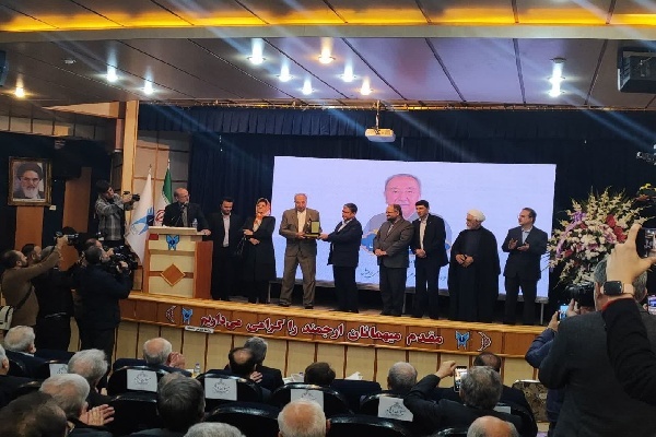 آیین تجلیل از خیّر سازنده خوابگاه‌های دانشجویی در اردبیل برگزار شد